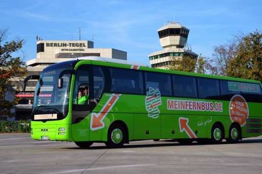 Je nach Passagieraufkommen reist man entweder im kleinen Bus oder ...