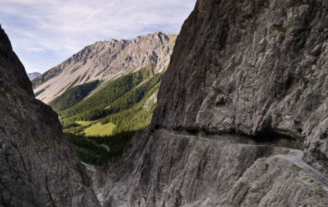 scuol-felsenweg andreabadrutt chur schweiz engadin