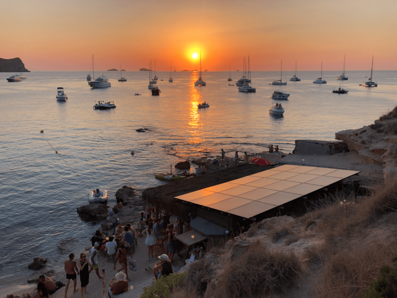 Ibiza Tipp: Sonnenuntergang an der Cala Escondida. 
