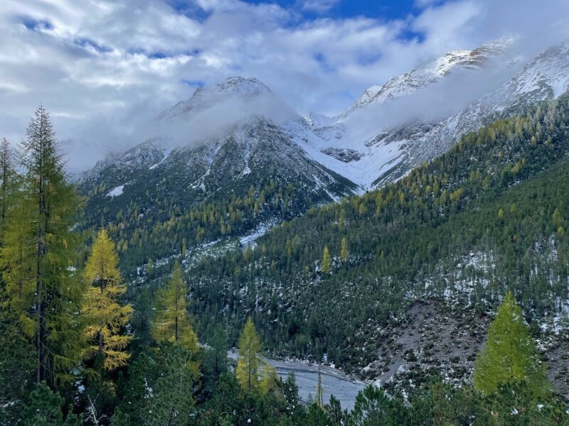 Das Farbenspiel im Engadin zum Indian Summer ist fantastisch